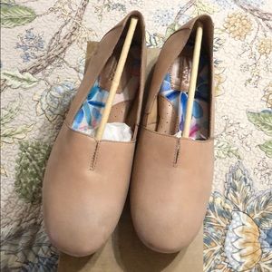 Size 9 Born Slide Ons Light Pink